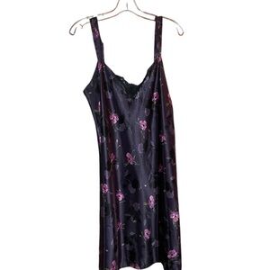 VTG_ Ivy & Annabelle_Floral Black and Purple Women's Nightgown_Large